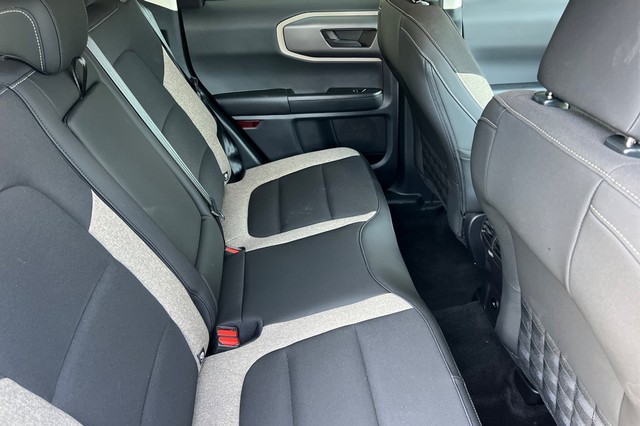 Ford Bronco Sport Vehicle Full-screen Gallery Image 17