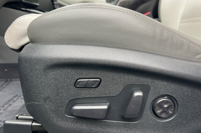 Kia Sorento Vehicle Full-screen Gallery Image 12