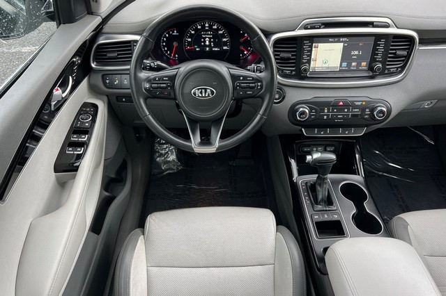 Kia Sorento Vehicle Full-screen Gallery Image 15
