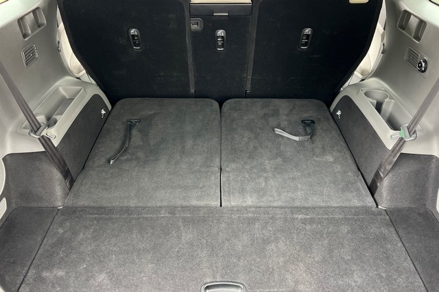 Kia Sorento Vehicle Full-screen Gallery Image 16