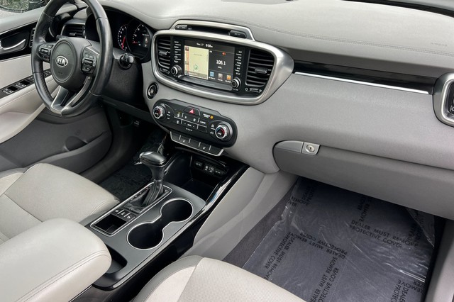 Kia Sorento Vehicle Full-screen Gallery Image 19