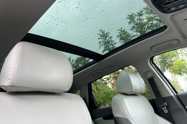 Kia Sorento Vehicle Full-screen Gallery Image 20