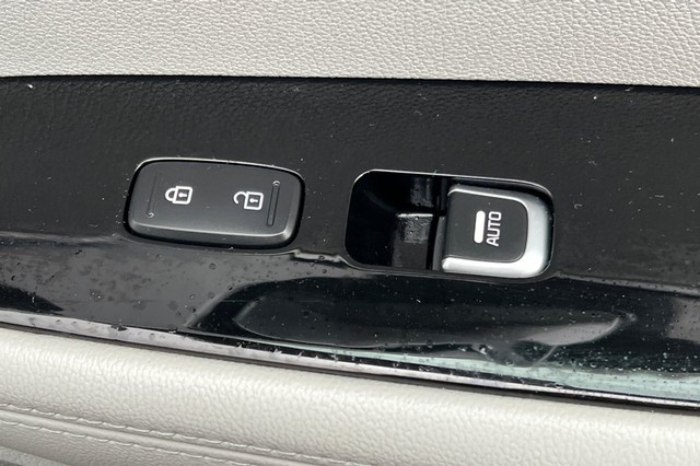 Kia Sorento Vehicle Full-screen Gallery Image 22