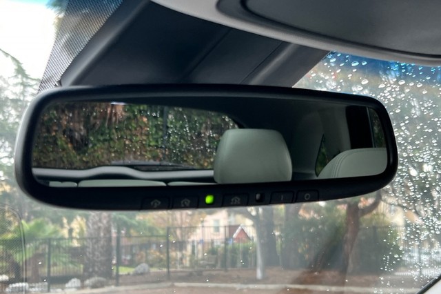 Kia Sorento Vehicle Full-screen Gallery Image 24