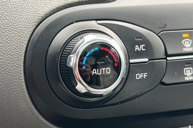 Kia Sorento Vehicle Full-screen Gallery Image 28