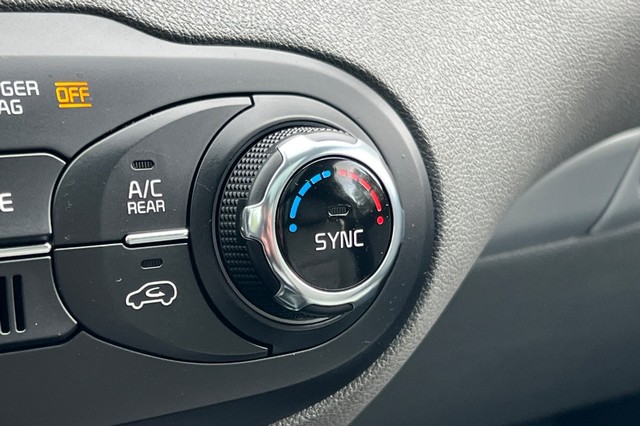 Kia Sorento Vehicle Full-screen Gallery Image 29