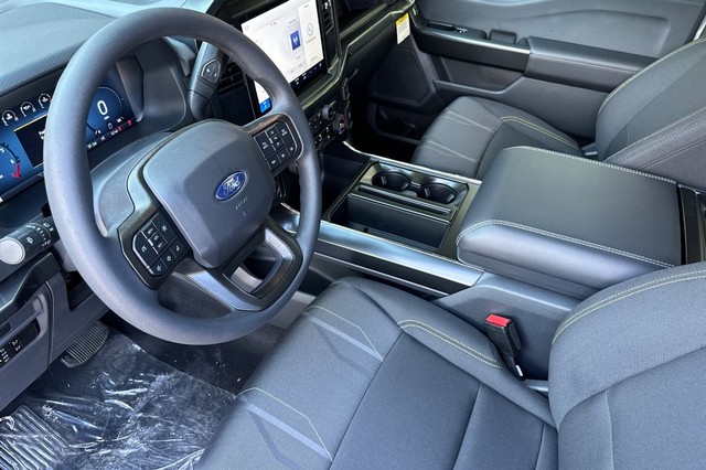 Ford F-150 Vehicle Full-screen Gallery Image 09