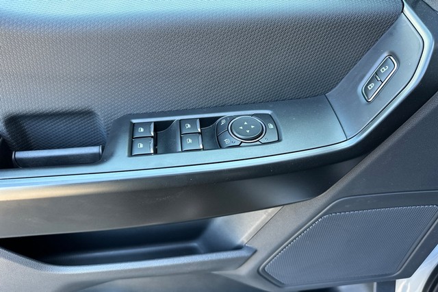 Ford F-150 Vehicle Full-screen Gallery Image 10