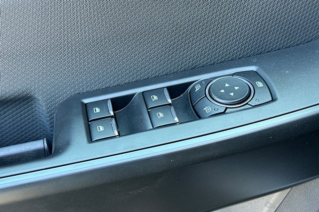 Ford F-150 Vehicle Full-screen Gallery Image 11