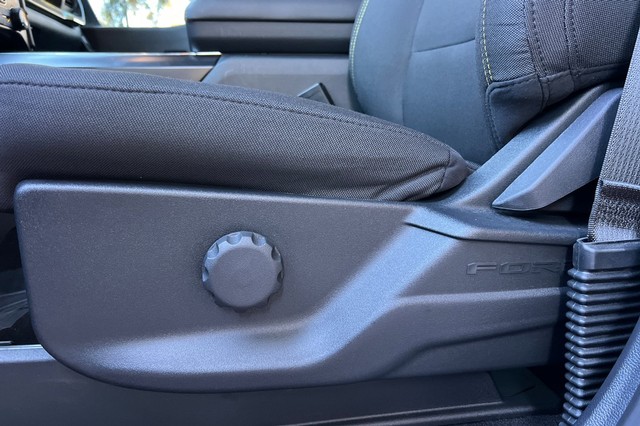 Ford F-150 Vehicle Full-screen Gallery Image 12