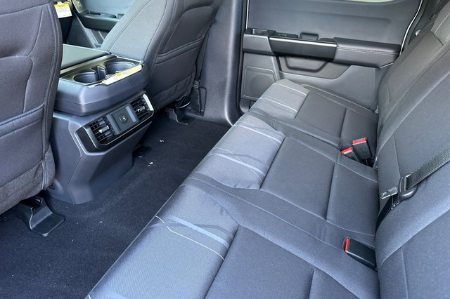 Ford F-150 Vehicle Full-screen Gallery Image 13