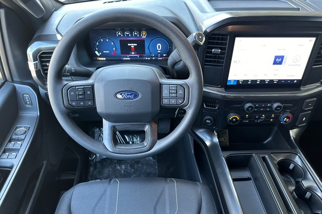 Ford F-150 Vehicle Full-screen Gallery Image 15