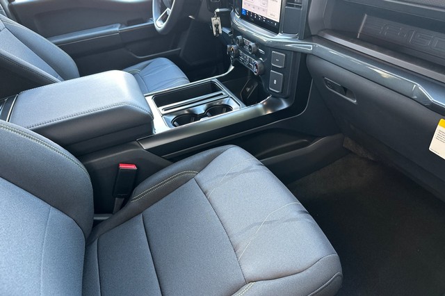 Ford F-150 Vehicle Full-screen Gallery Image 17