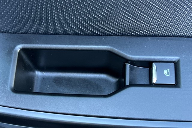 Ford F-150 Vehicle Full-screen Gallery Image 20