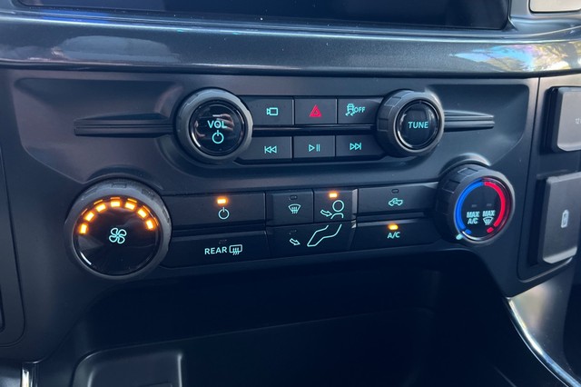 Ford F-150 Vehicle Full-screen Gallery Image 25