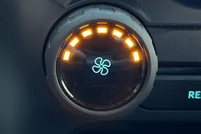 Ford F-150 Vehicle Full-screen Gallery Image 26