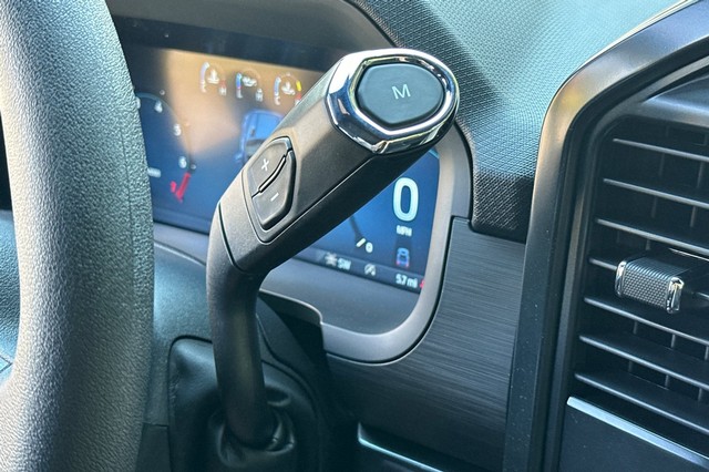 Ford F-150 Vehicle Full-screen Gallery Image 31