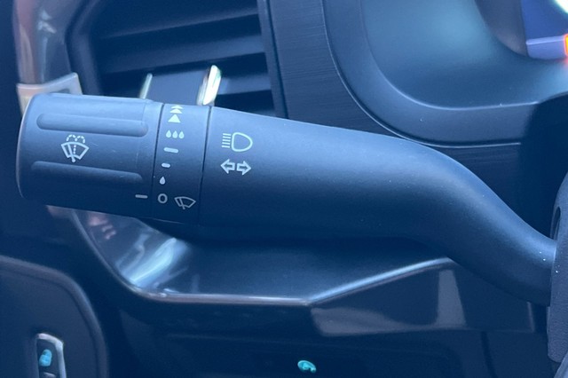 Ford F-150 Vehicle Full-screen Gallery Image 34