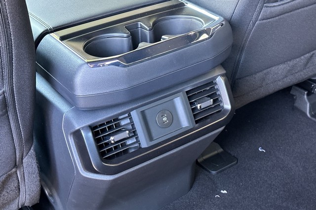 Ford F-150 Vehicle Full-screen Gallery Image 39