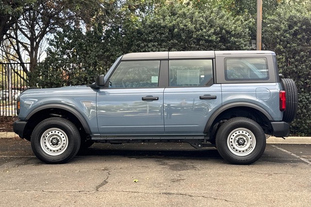 Ford Bronco Vehicle Full-screen Gallery Image 06