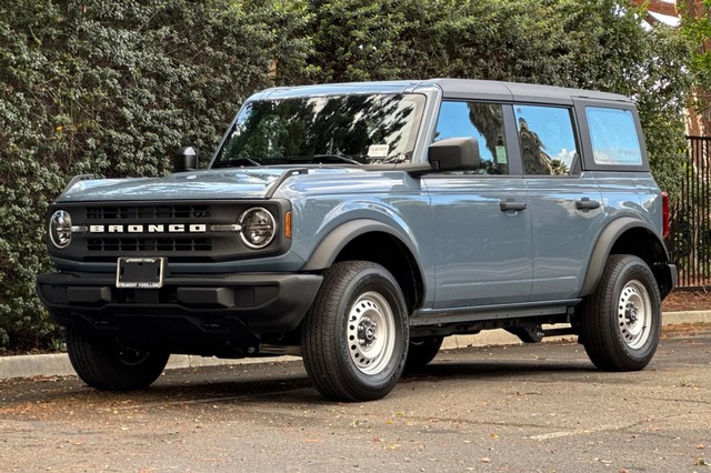 Ford Bronco Vehicle Full-screen Gallery Image 07