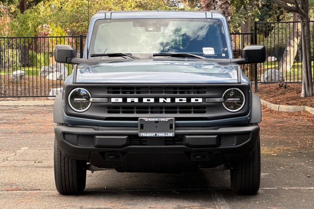 Ford Bronco Vehicle Full-screen Gallery Image 08