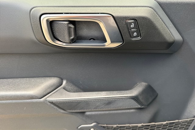 Ford Bronco Vehicle Full-screen Gallery Image 10