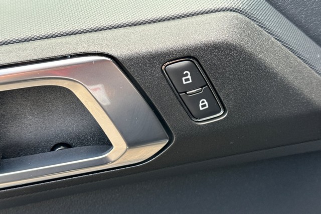 Ford Bronco Vehicle Full-screen Gallery Image 11