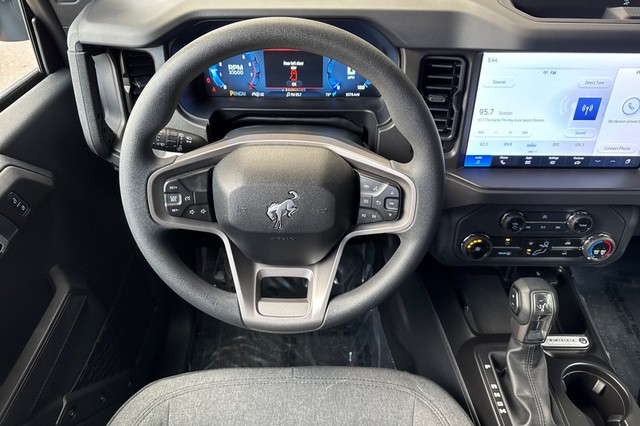 Ford Bronco Vehicle Full-screen Gallery Image 15