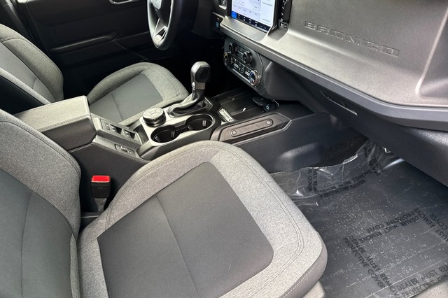 Ford Bronco Vehicle Full-screen Gallery Image 18