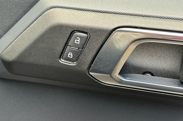 Ford Bronco Vehicle Full-screen Gallery Image 21