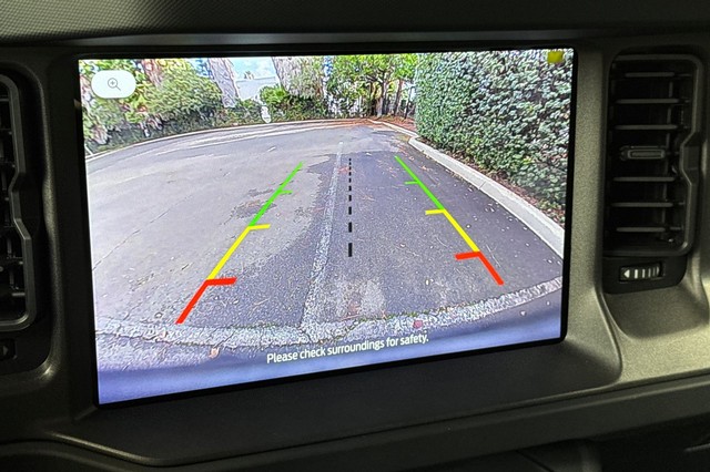 Ford Bronco Vehicle Full-screen Gallery Image 26