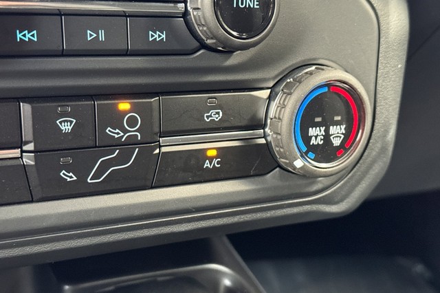 Ford Bronco Vehicle Full-screen Gallery Image 29