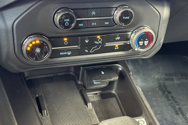 Ford Bronco Vehicle Full-screen Gallery Image 30