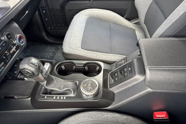 Ford Bronco Vehicle Full-screen Gallery Image 32