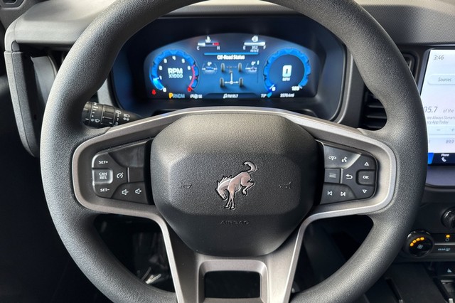 Ford Bronco Vehicle Full-screen Gallery Image 35