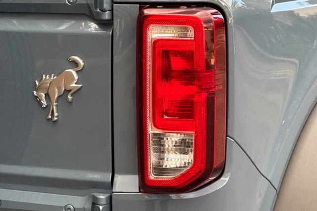 Ford Bronco Vehicle Full-screen Gallery Image 49