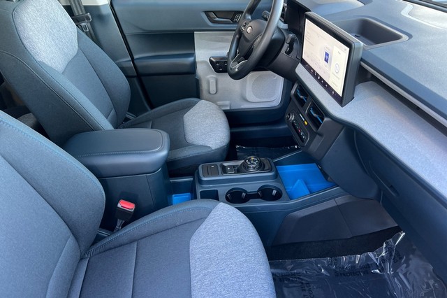 Ford Maverick Vehicle Full-screen Gallery Image 17