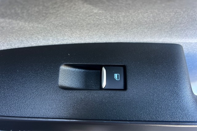 Ford Maverick Vehicle Full-screen Gallery Image 19