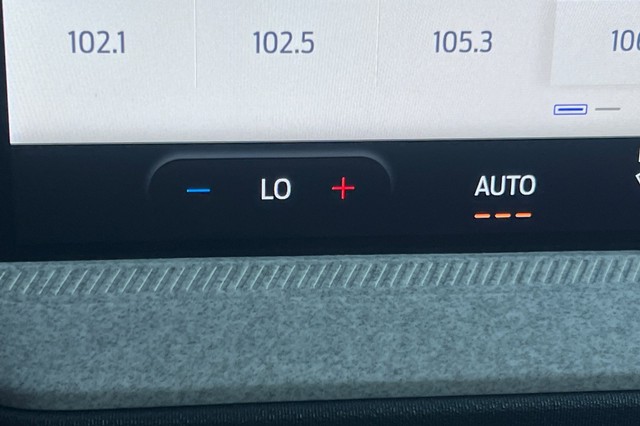 Ford Maverick Vehicle Full-screen Gallery Image 26