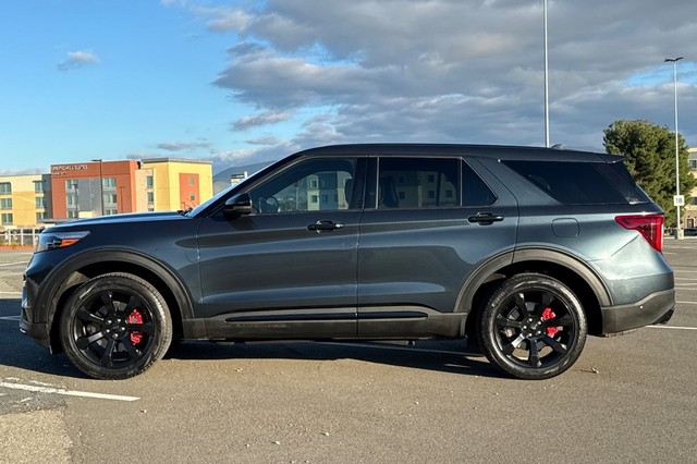 Ford Explorer Vehicle Full-screen Gallery Image 07