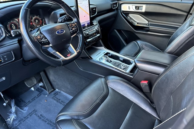 Ford Explorer Vehicle Full-screen Gallery Image 10