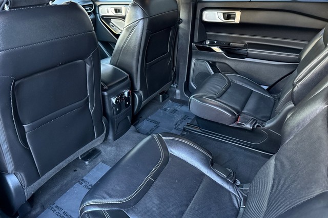 Ford Explorer Vehicle Full-screen Gallery Image 14