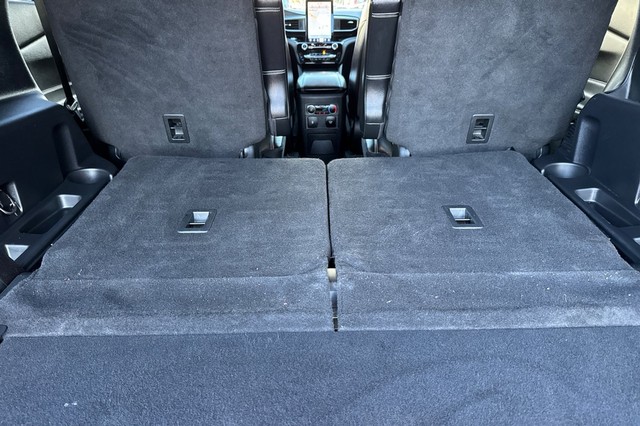 Ford Explorer Vehicle Full-screen Gallery Image 17