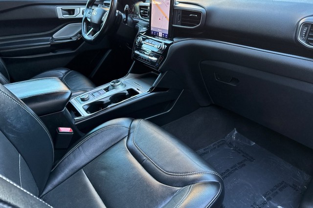 Ford Explorer Vehicle Full-screen Gallery Image 20