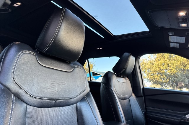 Ford Explorer Vehicle Full-screen Gallery Image 21