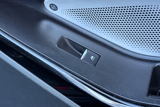 Ford Explorer Vehicle Full-screen Gallery Image 23