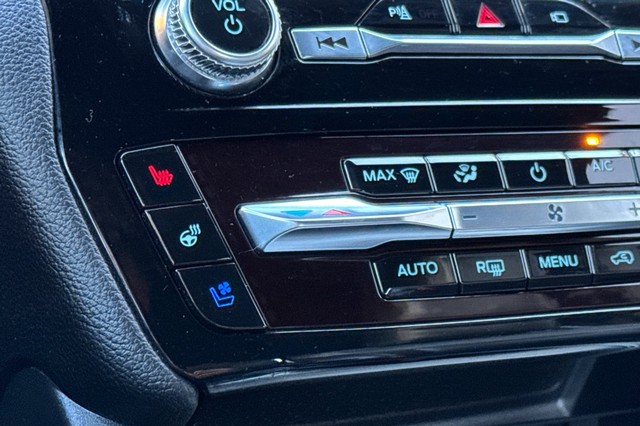 Ford Explorer Vehicle Full-screen Gallery Image 30