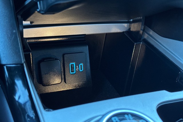 Ford Explorer Vehicle Full-screen Gallery Image 32