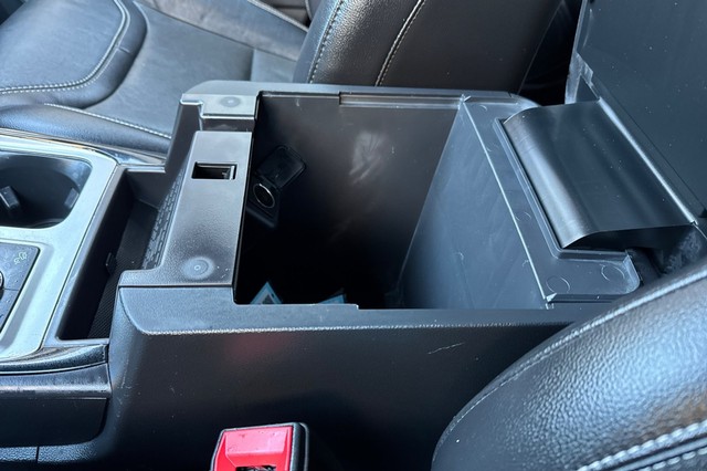 Ford Explorer Vehicle Full-screen Gallery Image 34